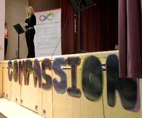 Erin Henry addresses the students, teachers, famillies, guests and media.
